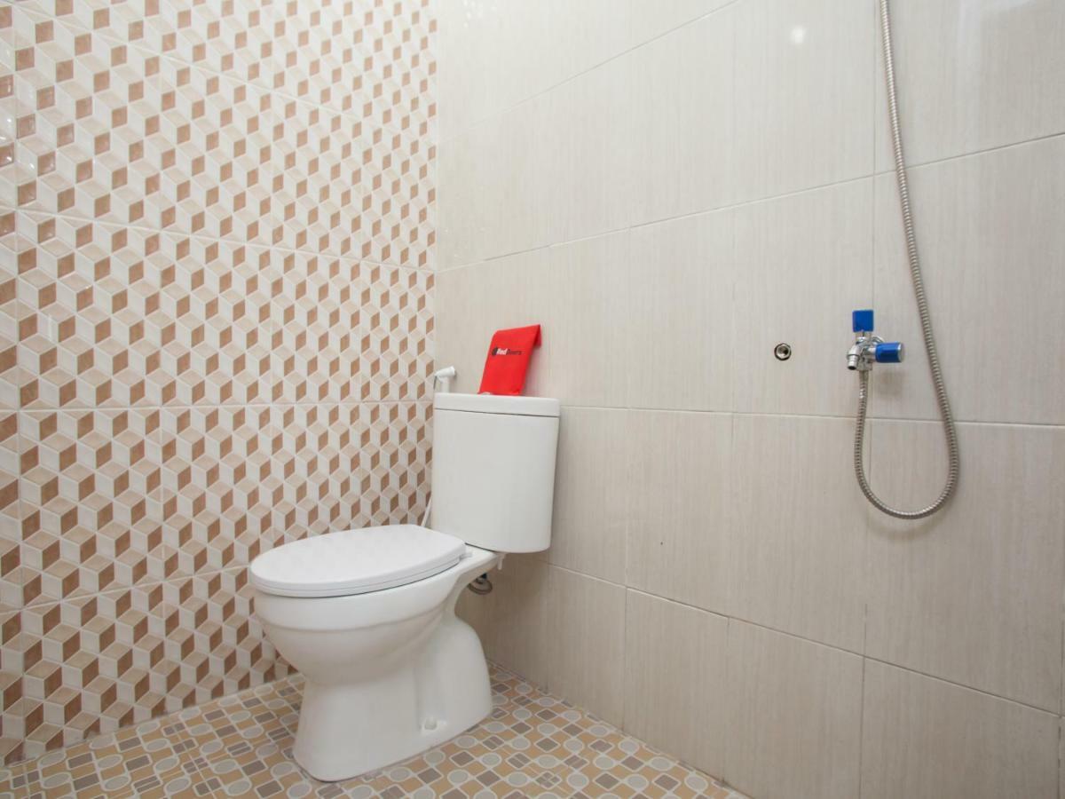 Reddoorz Plus Near Banyuwangi Airport Exterior photo